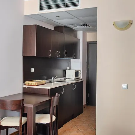 Royal Marina 3* 切尔诺莫雷茨