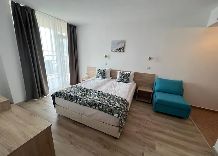 Royal Marina 酒店 切尔诺莫雷茨