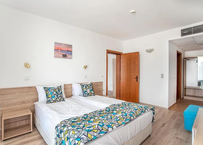 Royal Marina 酒店 切尔诺莫雷茨