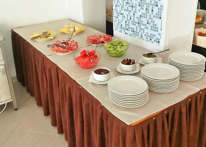 Royal Marina 酒店 切尔诺莫雷茨