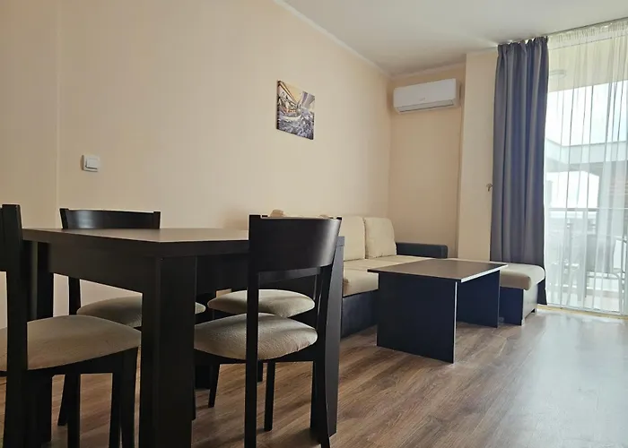 Royal Marina 切尔诺莫雷茨